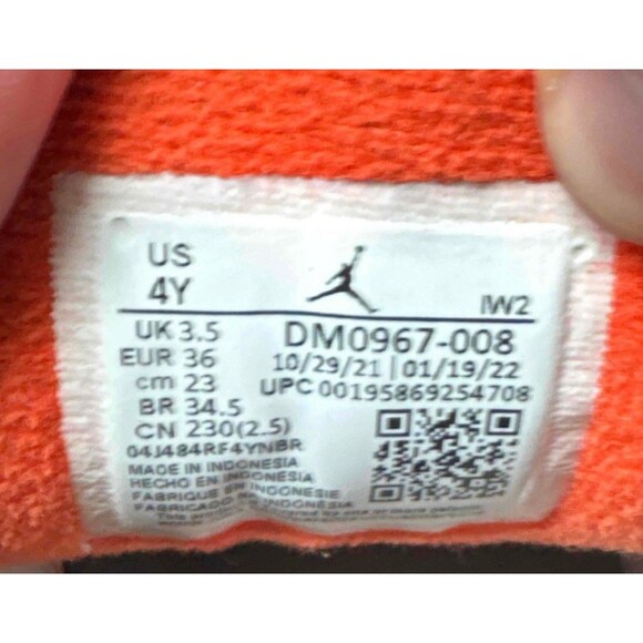 Nike Air Jordan 3 Retro Desert Elephant Size 4 Youth (Size 5.5 Women's) - Picture 6 of 7